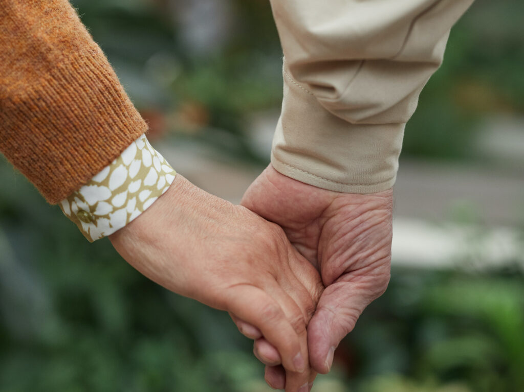 couple amour kafala impliqué investissement éducation adoption enfant abandonné orphelin Algérie Maroc kafil makful Maghreb